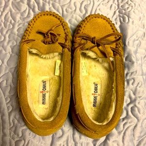 EUC Minnetonka moccasins, suede with shearling